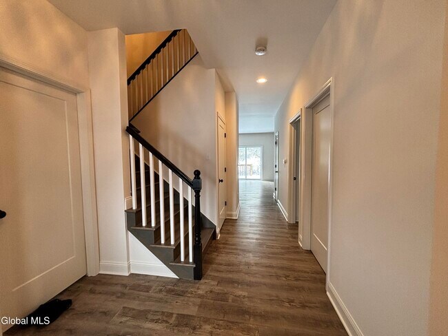 Building Photo - 587A Grooms Rd