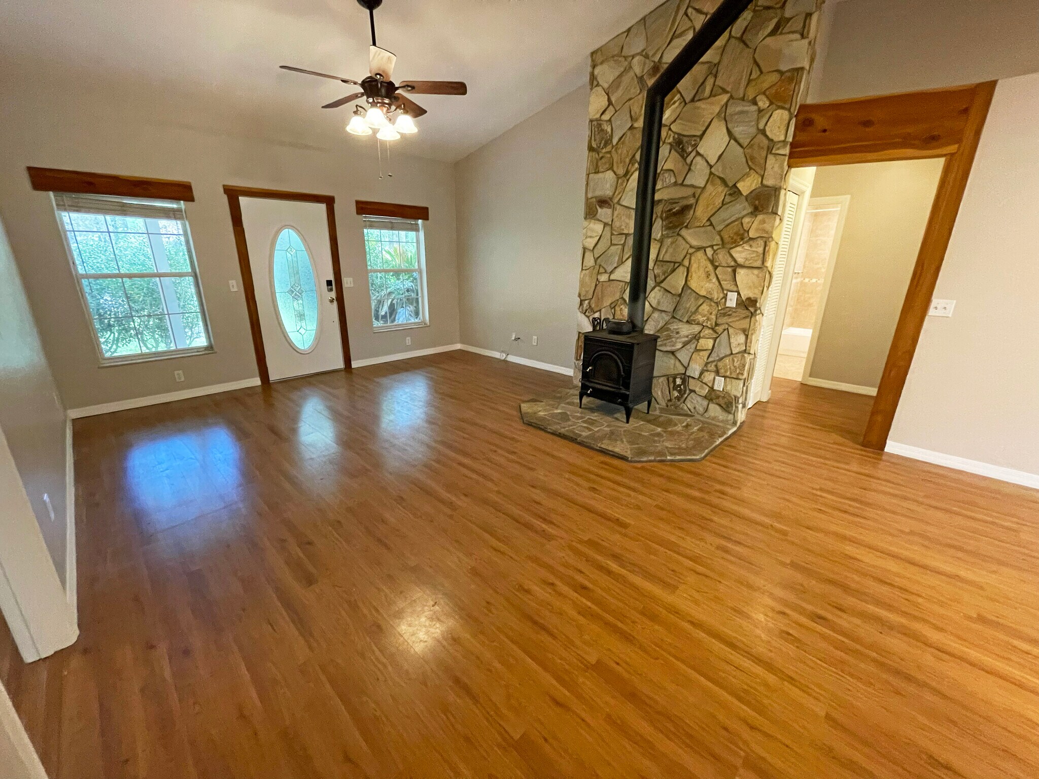 Building Photo - 417 SW Barney St