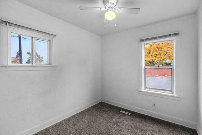 Building Photo - Charming Garland Area Home!