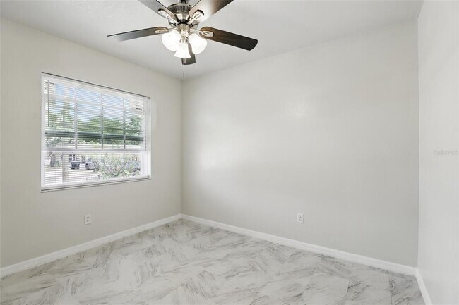 Building Photo - 28 N Lancelot Ave