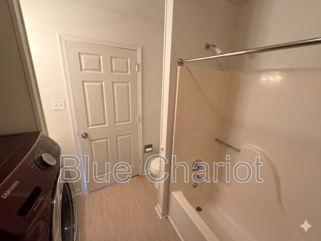 Building Photo - 502 Raynor St