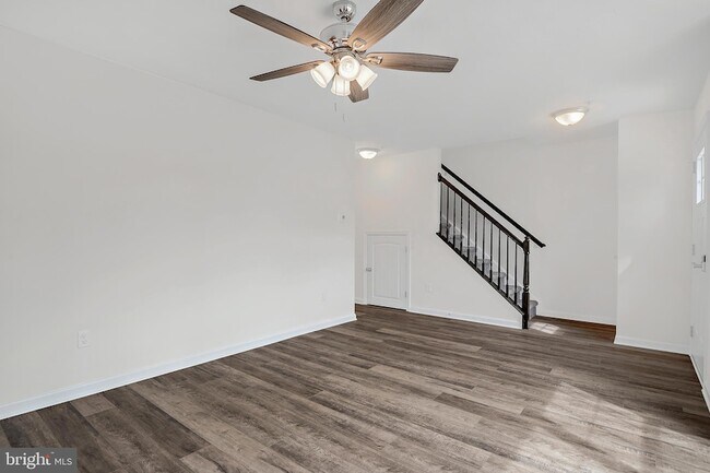 Building Photo - 2605 Maplewood Cir