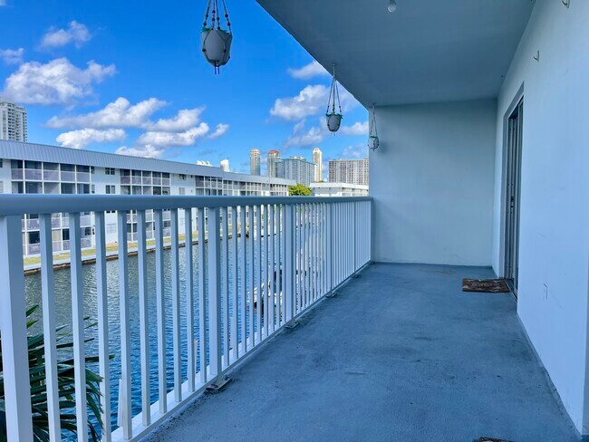 Building Photo - 3527 NE 168th St