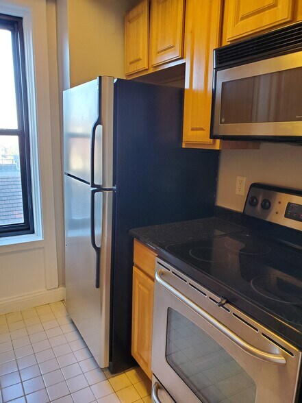 Building Photo - 15 E Kirby St