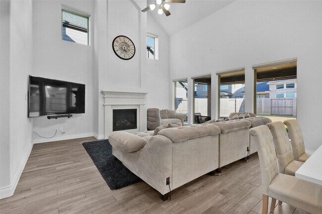 Building Photo - 28907 Ridge Valley Ct