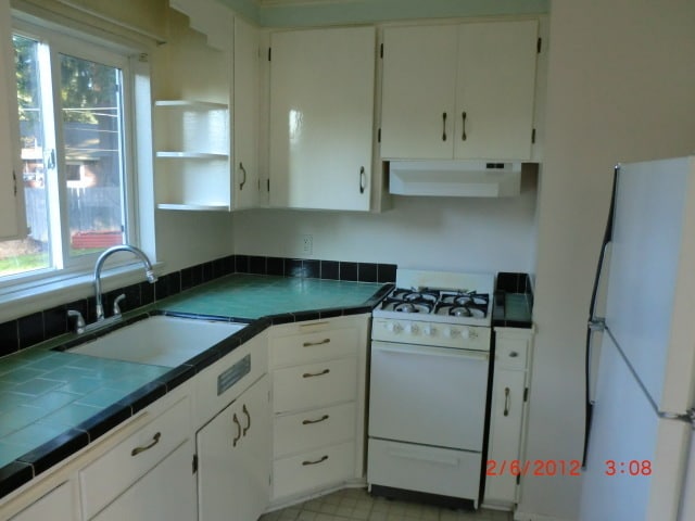 Building Photo - Rent Ready --- Pending approved tenant