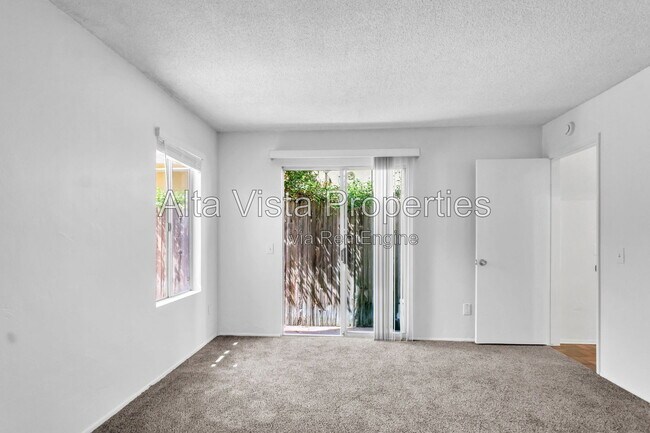 Building Photo - 325 Rosemont St