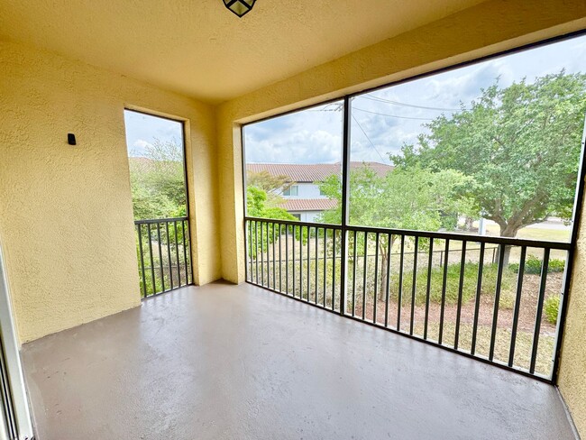 Building Photo - ** FAIRWAY PRESERVE ** 3 BED / 2 BATH COND...