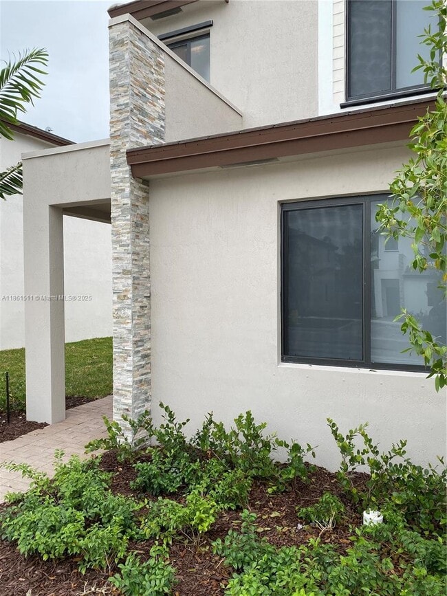 Building Photo - 316 NE 208th Terrace