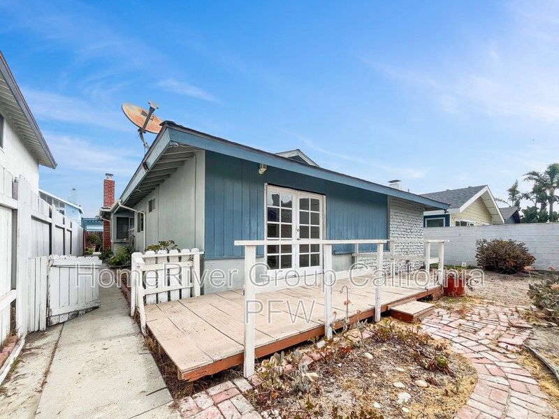 Building Photo - 5060 Sealane Way