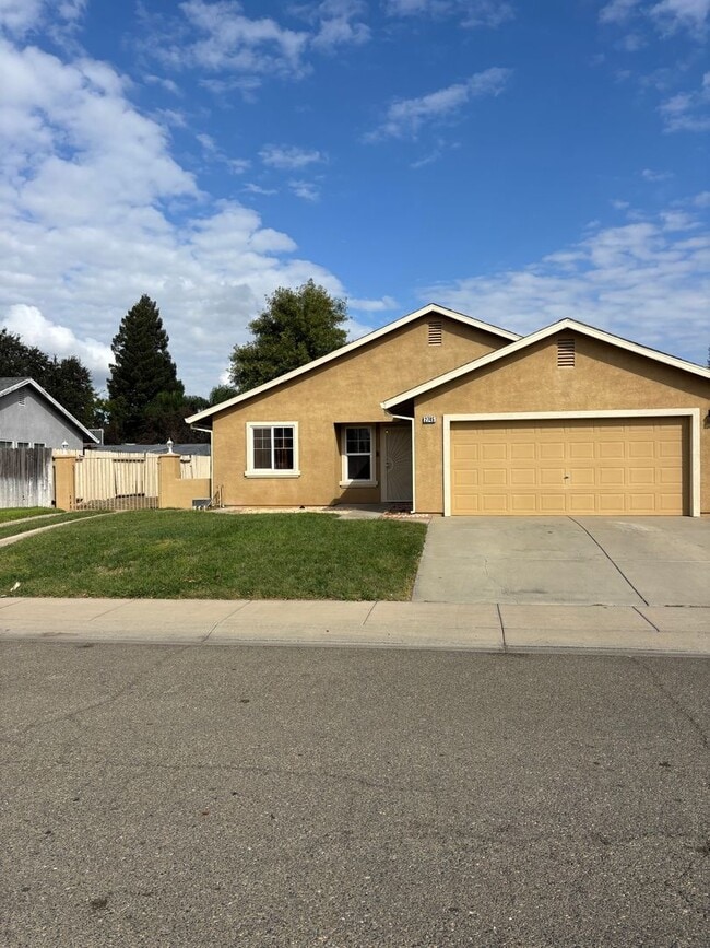 Primary Photo - Single Family Home in Live Oak.