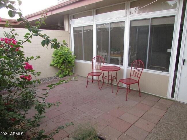 Building Photo - 10880 W Emerald Dr