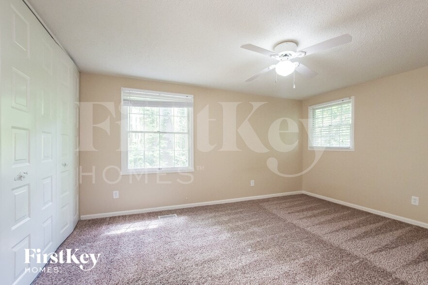 Building Photo - 7225 Rollingridge Dr