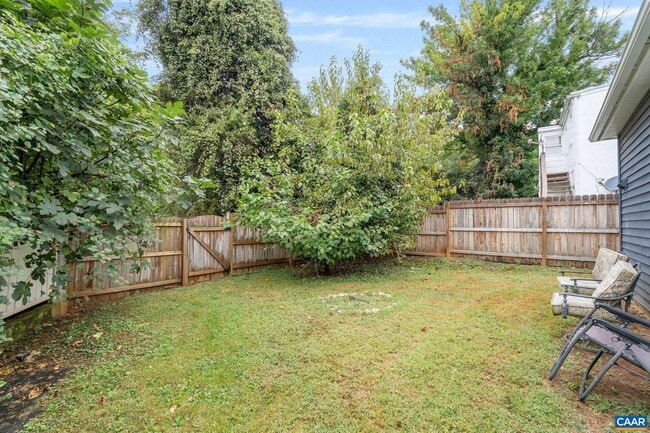 Building Photo - 800 Anderson St