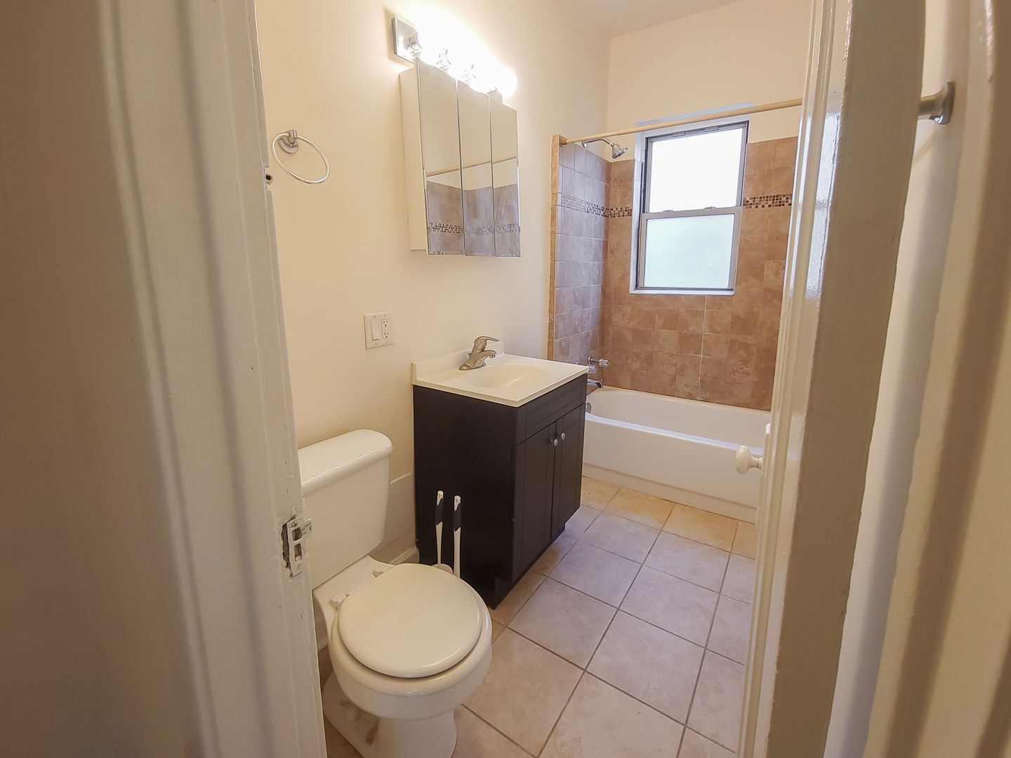 Building Photo - 5103 N Winchester Ave