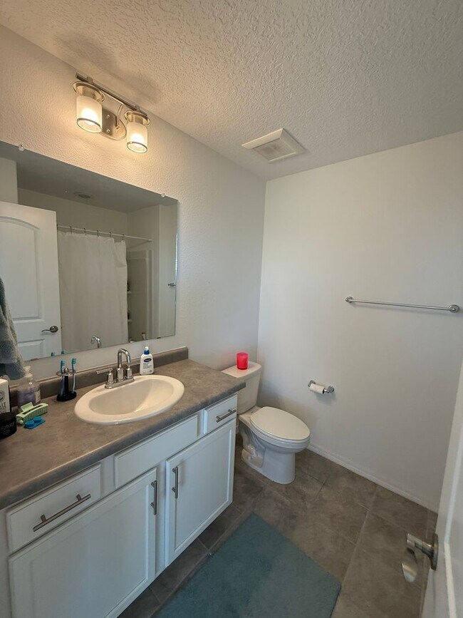 Building Photo - Villas de Los Soleras - Pristine 3 bdr, 2 1/2 bath Townhome, 2 car garage & Views!