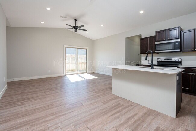 Building Photo - 3412 E Aster St