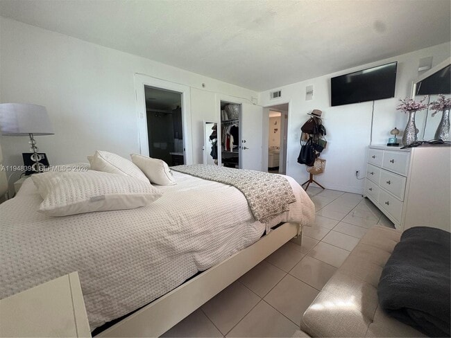 Building Photo - 8025 SW 107th Ave