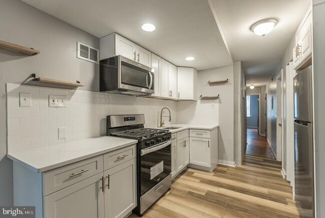 Building Photo - 428 Dickinson St