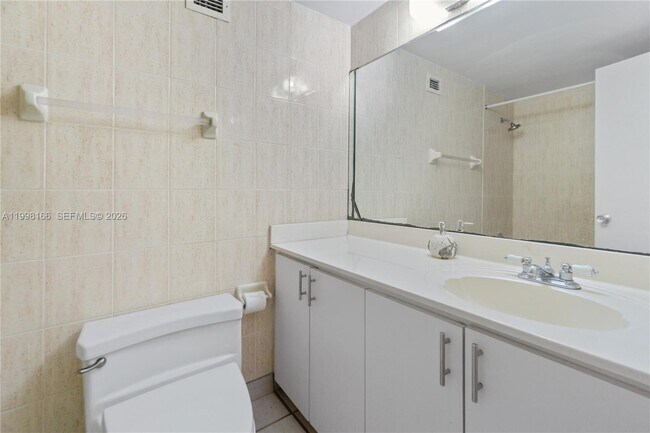 Building Photo - 100 Lincoln Rd