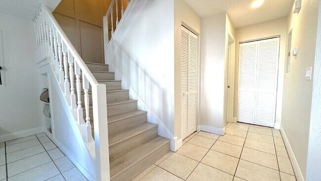 Building Photo - 910 Big Tree Rd