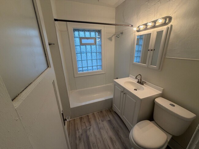 Building Photo - 3600 N Port Washington Rd