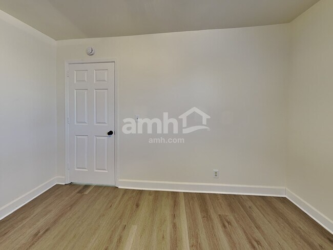 Building Photo - 7012 Poplar Creek Trce