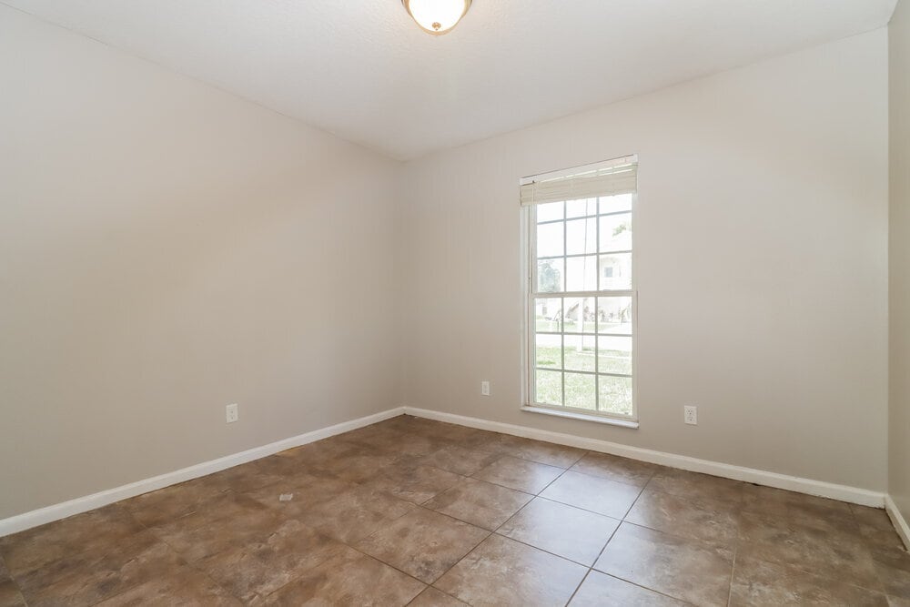 Building Photo - 16136 Villa Dr