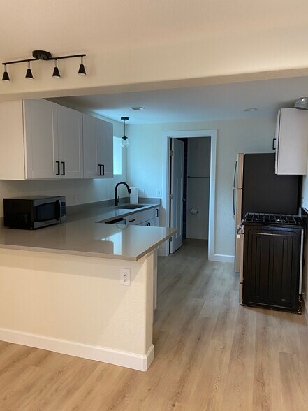 Kitchen Eat In Area/Kitchen - 3583 S Bannock St