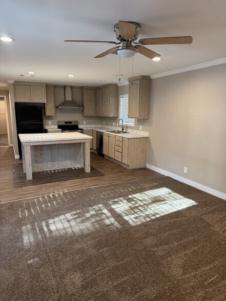 Building Photo - 9027 Fairglade Dr N