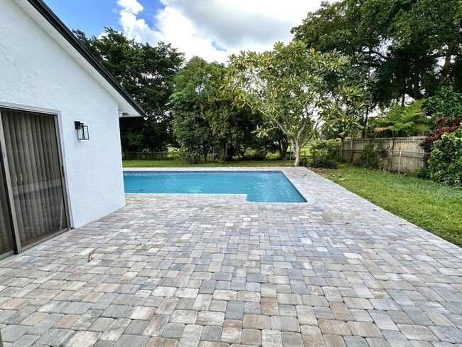 Building Photo - 127 Cordoba Cir