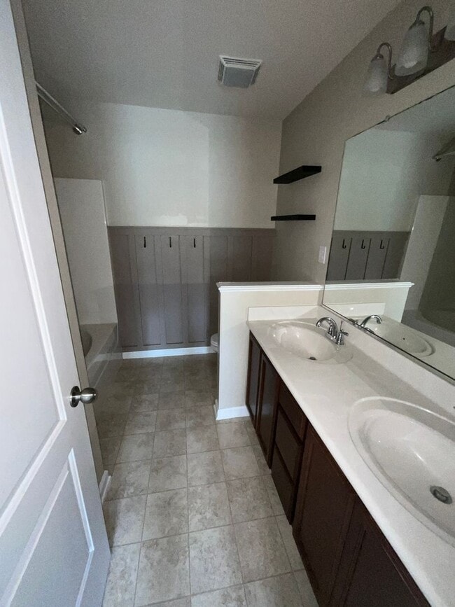 Building Photo - Beautiful Ranch Home in Reedy Fork