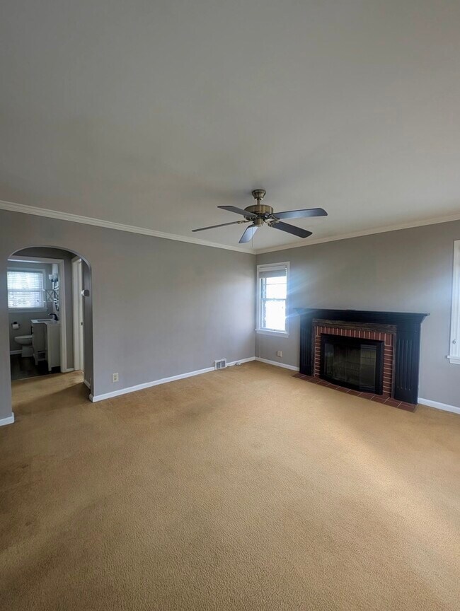 Building Photo - Charming Cape Cod Style Home