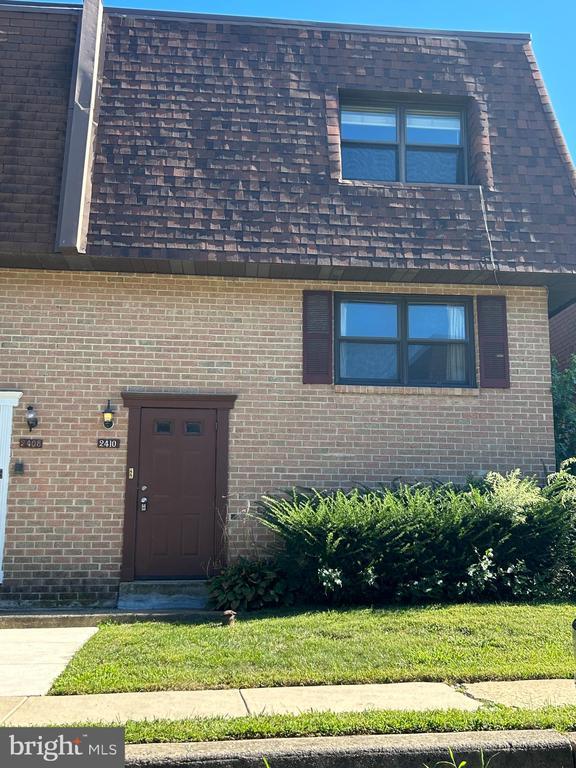 Building Photo - 2410 David Dr