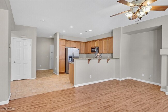 Building Photo - 6160 Sugartree Ave
