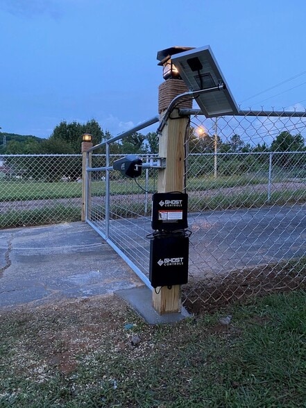 driveway gate - 8011 Shallowford Rd