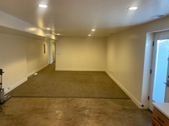 Building Photo - 154 W 400 N