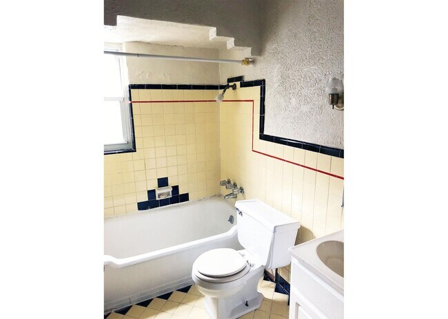 Building Photo - 948 Ludlow Ave