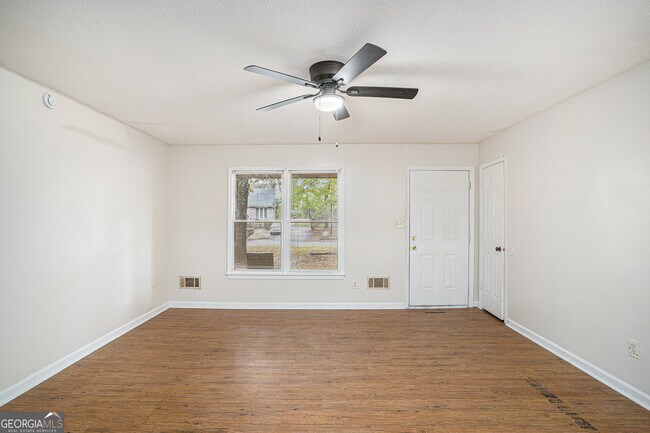 Building Photo - 2610 Golfview Terrace SE