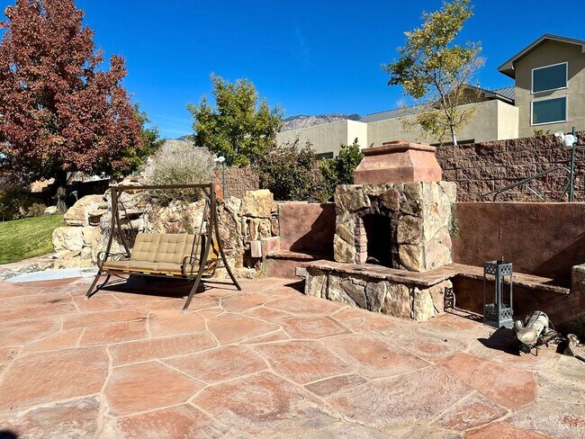 Building Photo - Move in Special Luxury 4 bedroom 4.5 bathr...