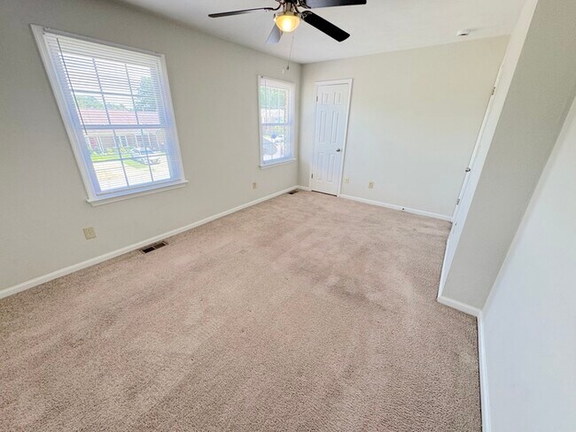 Building Photo - Come visit this cute 3 bedroom 1.5 bath in Chesapeake