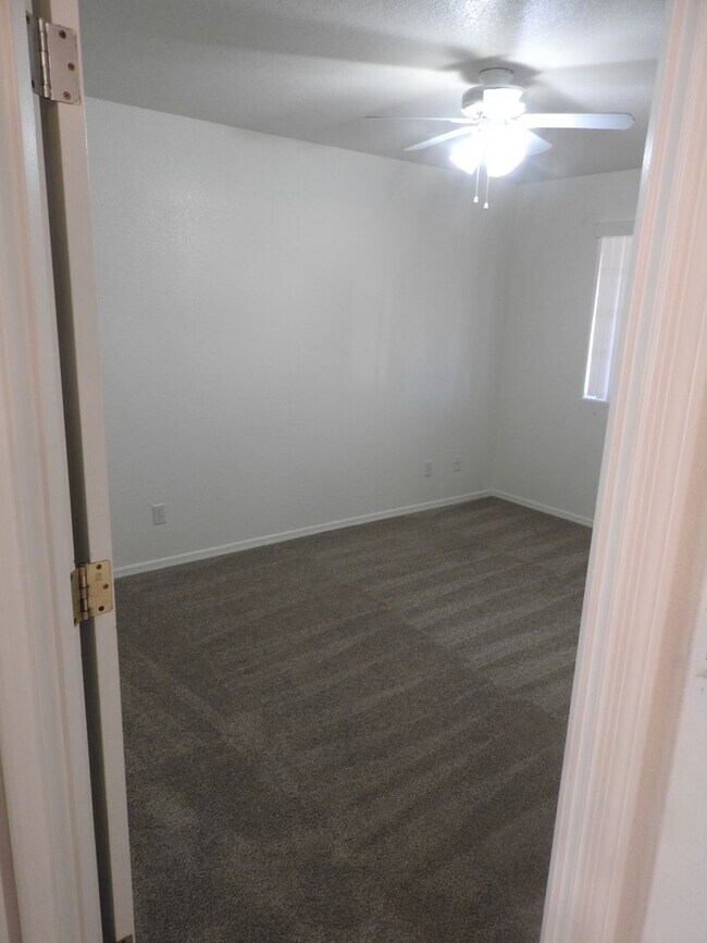 Building Photo - K-1022