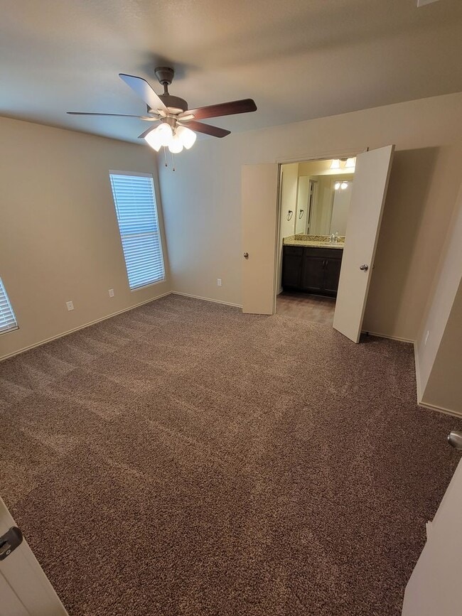 Building Photo - Bryan -3 bedroom / 2 bath / 2 car garage / Large fenced in back yard.