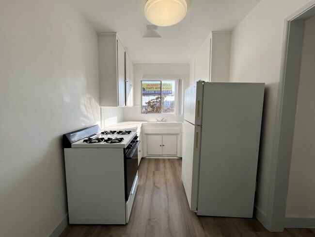 Interior Photo - 5919-5925 Crenshaw Blvd