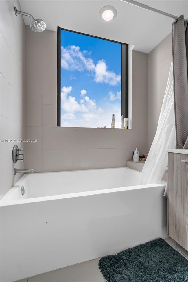 Building Photo - 501 NE 31st St