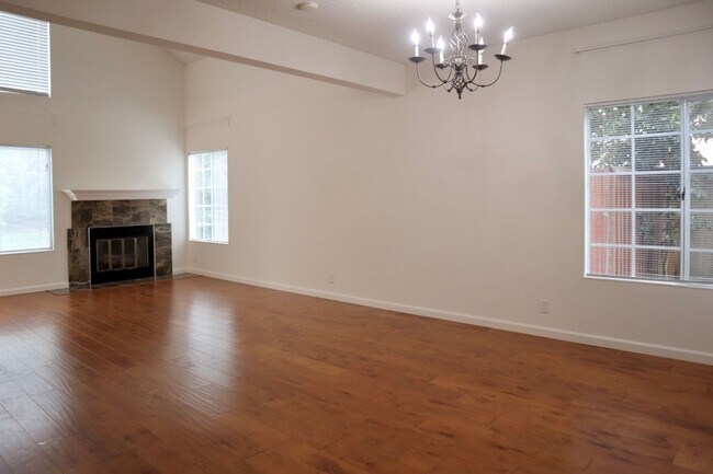 Building Photo - Beautiful Single Family Home in Niles Dist...