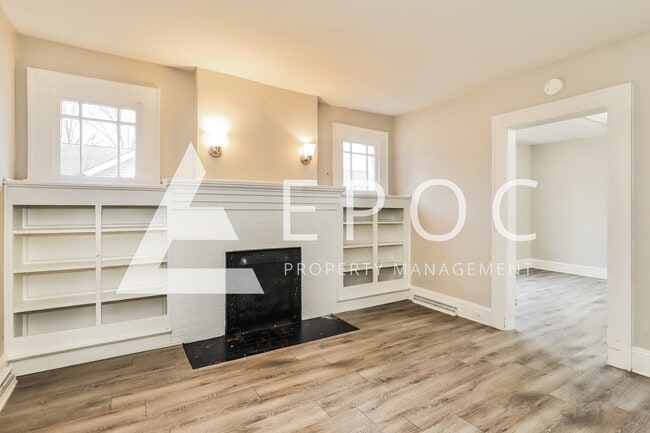 Building Photo - 515 Mentor St