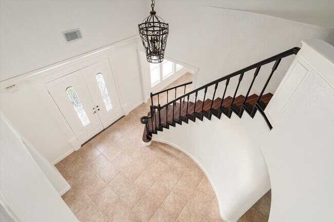 Building Photo - 32726 Riverwood Dr