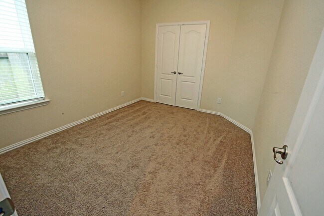 Building Photo - 13346 Pecan Trails Dr
