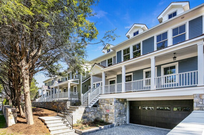 Building Photo - 500 Warburton Ave